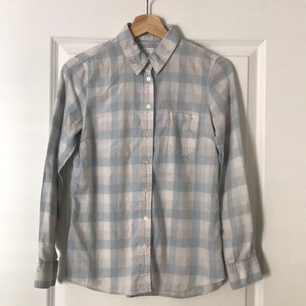 Gap button down top
